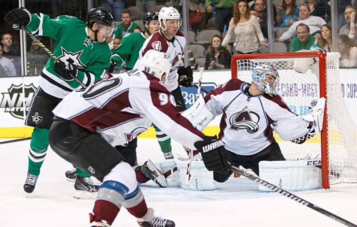 The Avalanche just keep rolling despite the ugly sideshow involving goalie Semyon Varlamov.