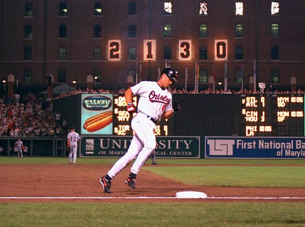 Cal Ripken, Jr passes Lou Gehrig