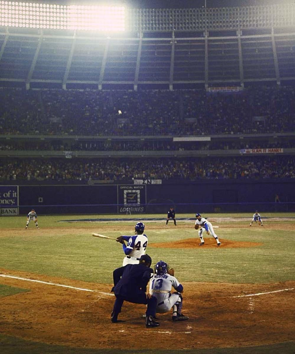 Hank Aaron passes Babe Ruth