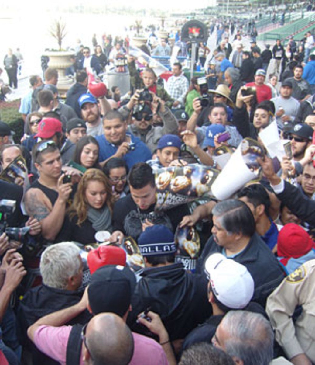 marquez-crowd