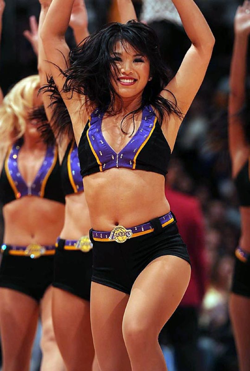 lakers-girls.opou-38931-mid.jpg