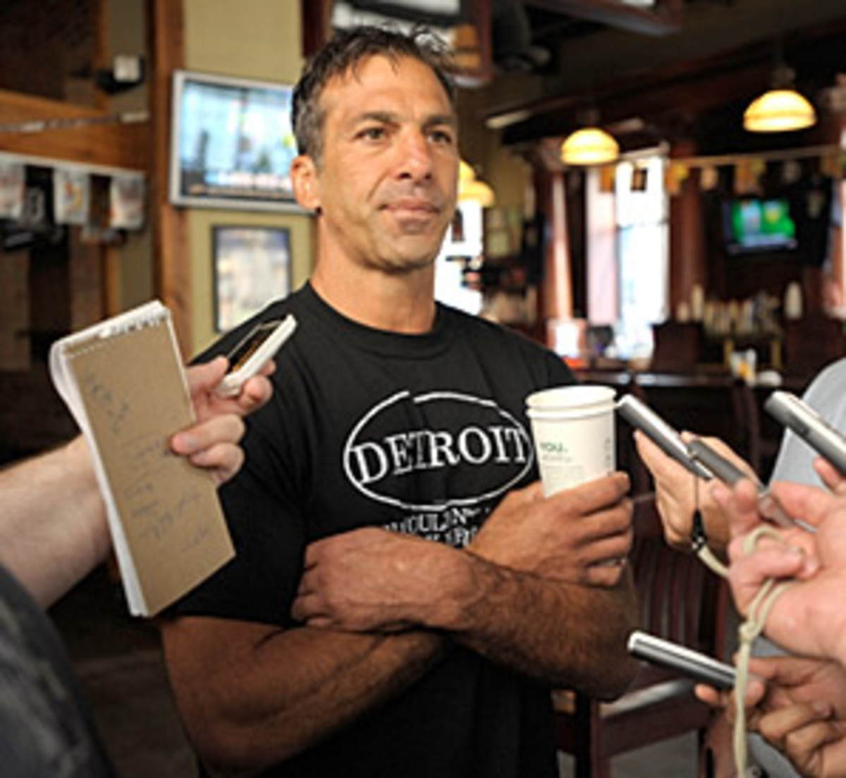 Chelios back in Chicago with AHL Wolves