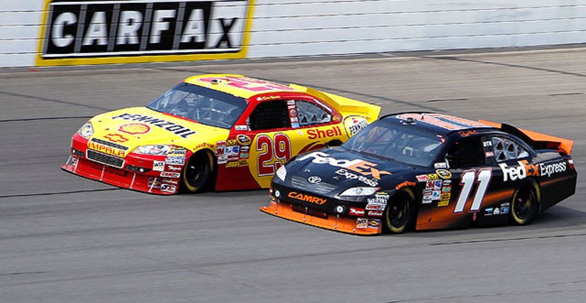 Hamlin-Harvick-12.jpg