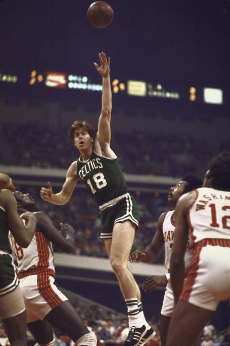Dave Cowens (24)