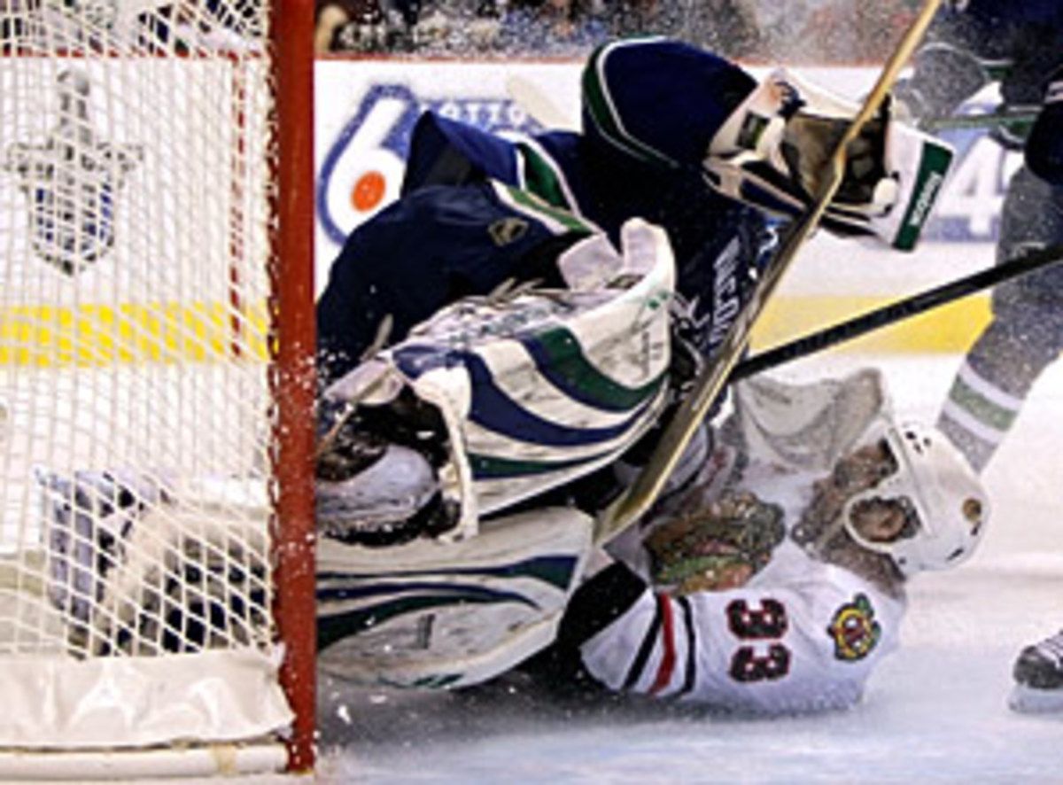 dustin-byfuglien.jpg