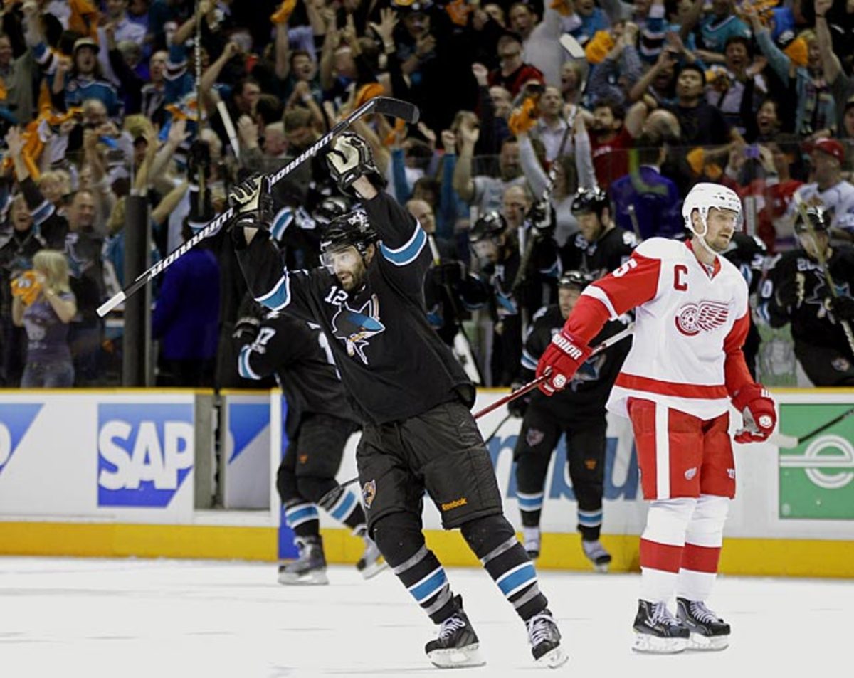 Sharks 3, Red Wings 2
