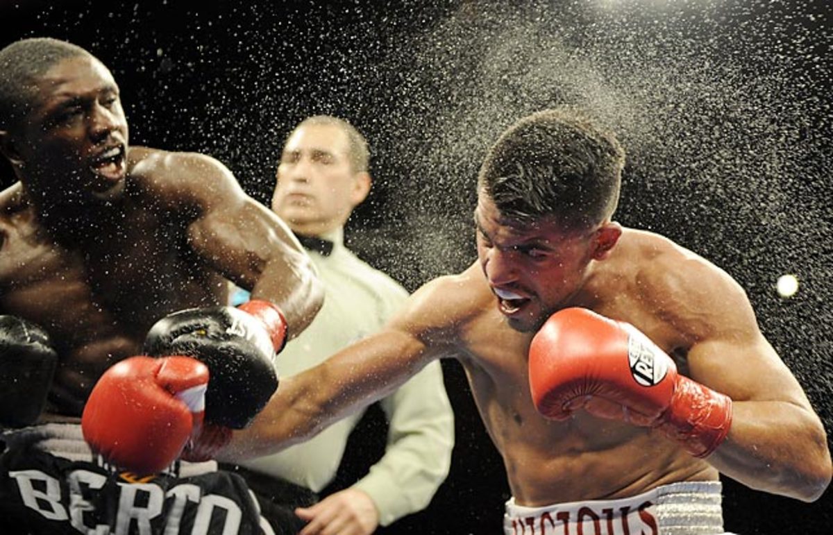 Victor Ortiz def. Andre Berto