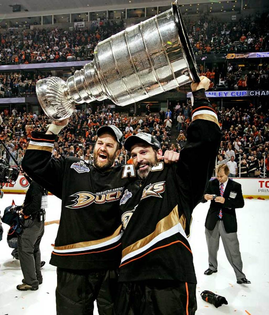 NHL Finals, Anaheim Ducks Scott Niedermayer and Rob Niedermayer on News  Photo - Getty Images