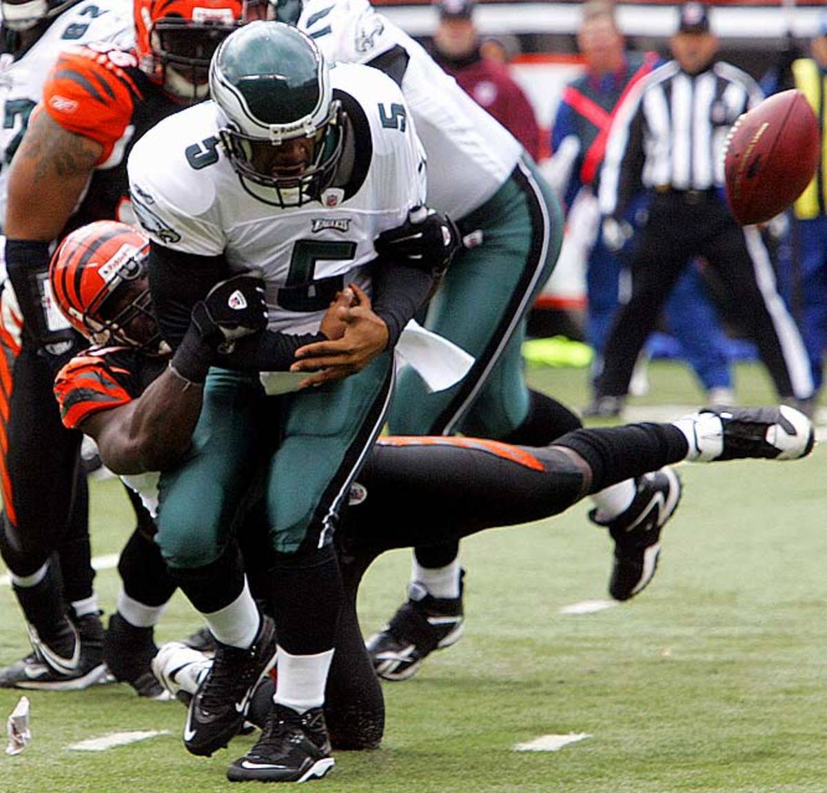 Donovan McNabb and the Eagles tie the Bengals 13-13