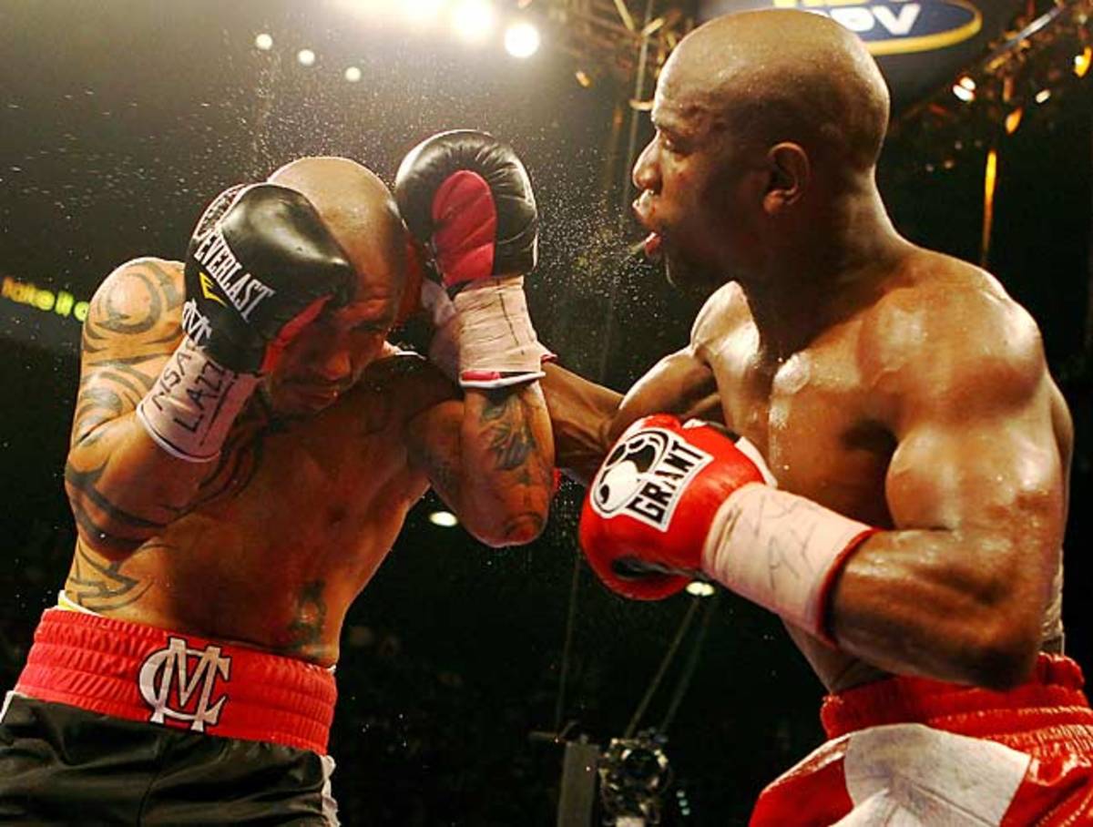 Mayweather defeats Cotto
