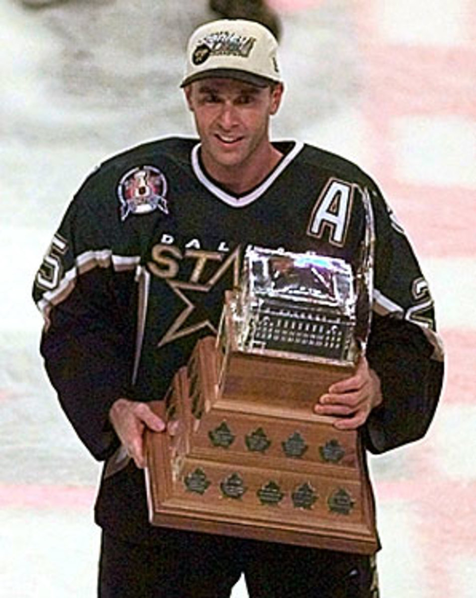 1998-99 Joe Nieuwendyk Dallas Stars Game Worn Jersey - Stanley Cup Season -  Conn Smythe Season – Team Letter