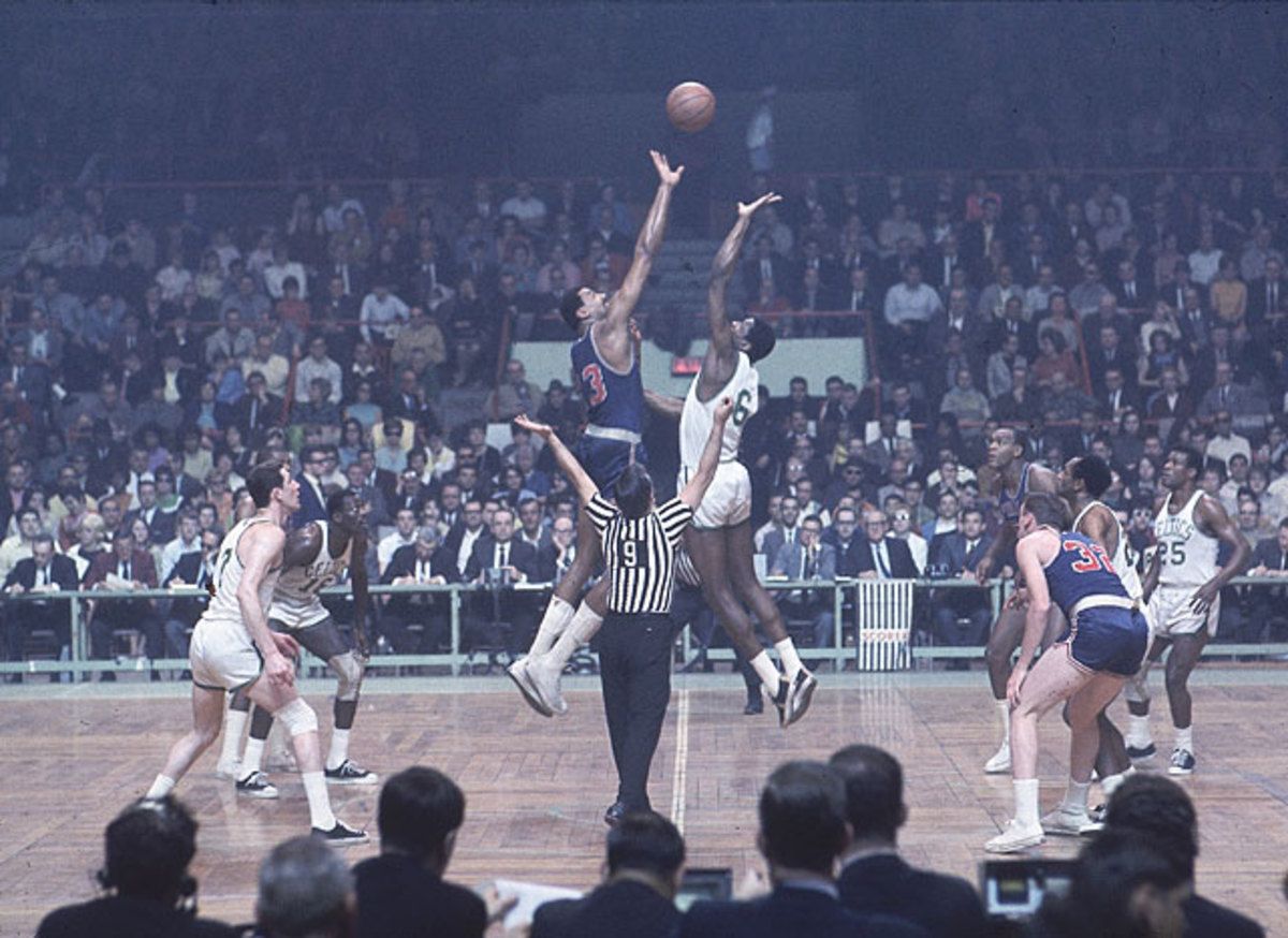 -wilt-chamberlain-and-bill-russell-.jpg