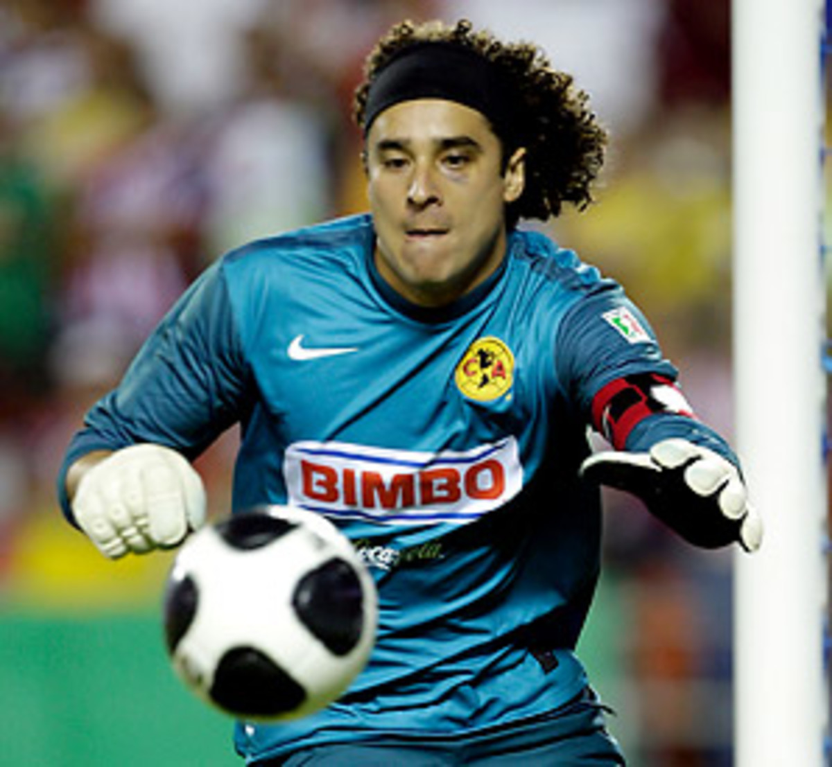 guillermo-ochoa-p1.jpg