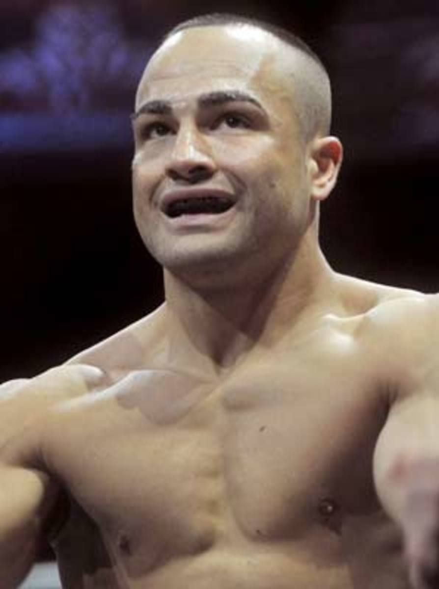 Michael Chandler dealt Eddie Alvarez (pictured) his first loss since December 2008.
