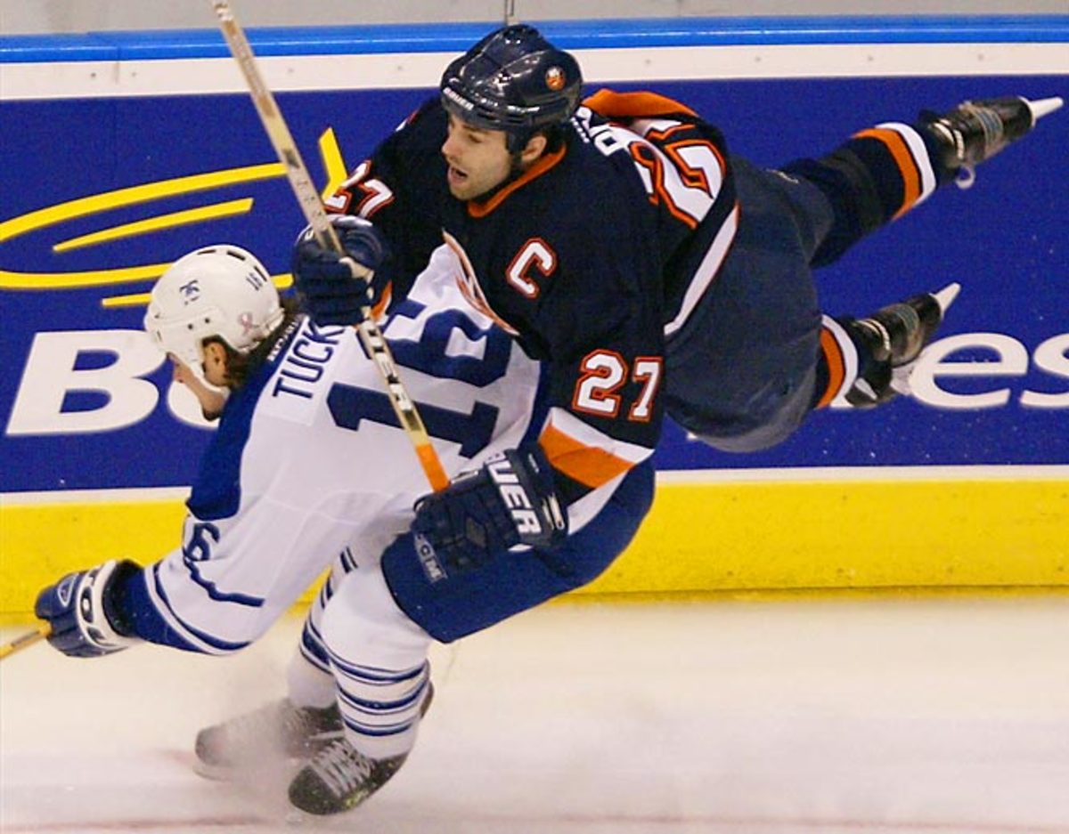 Darcy Tucker knees Michael Peca