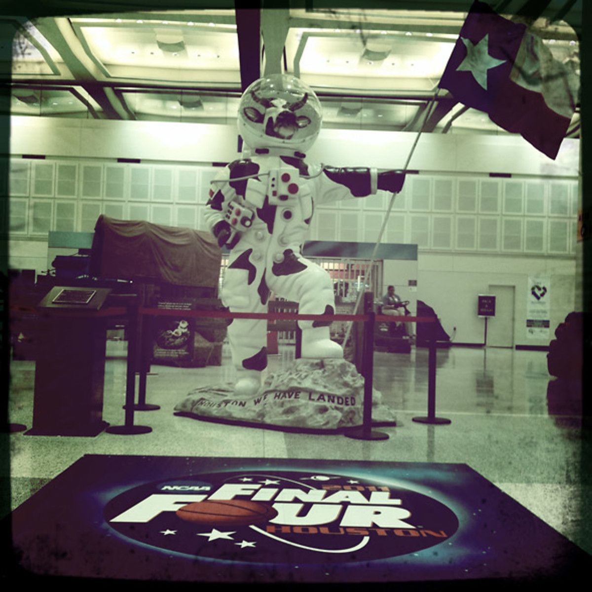 Airport Spaceman