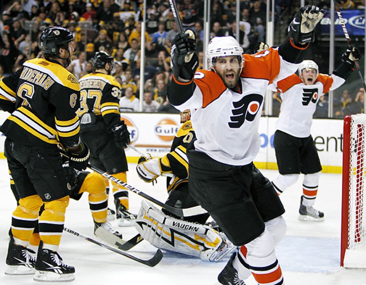 2010 Bruins fall to Flyers