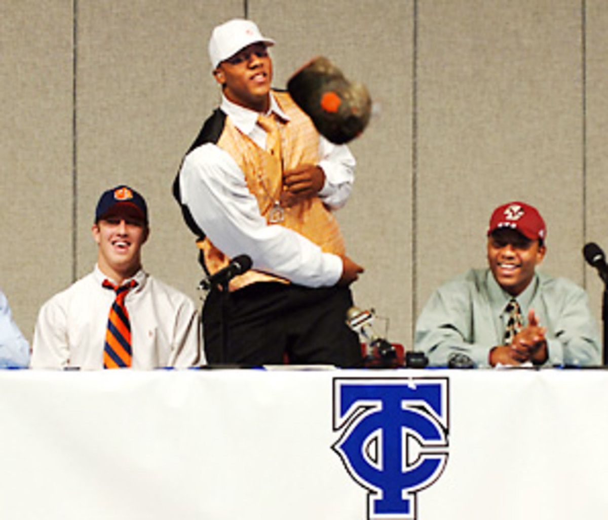 t1_signingday.jpg