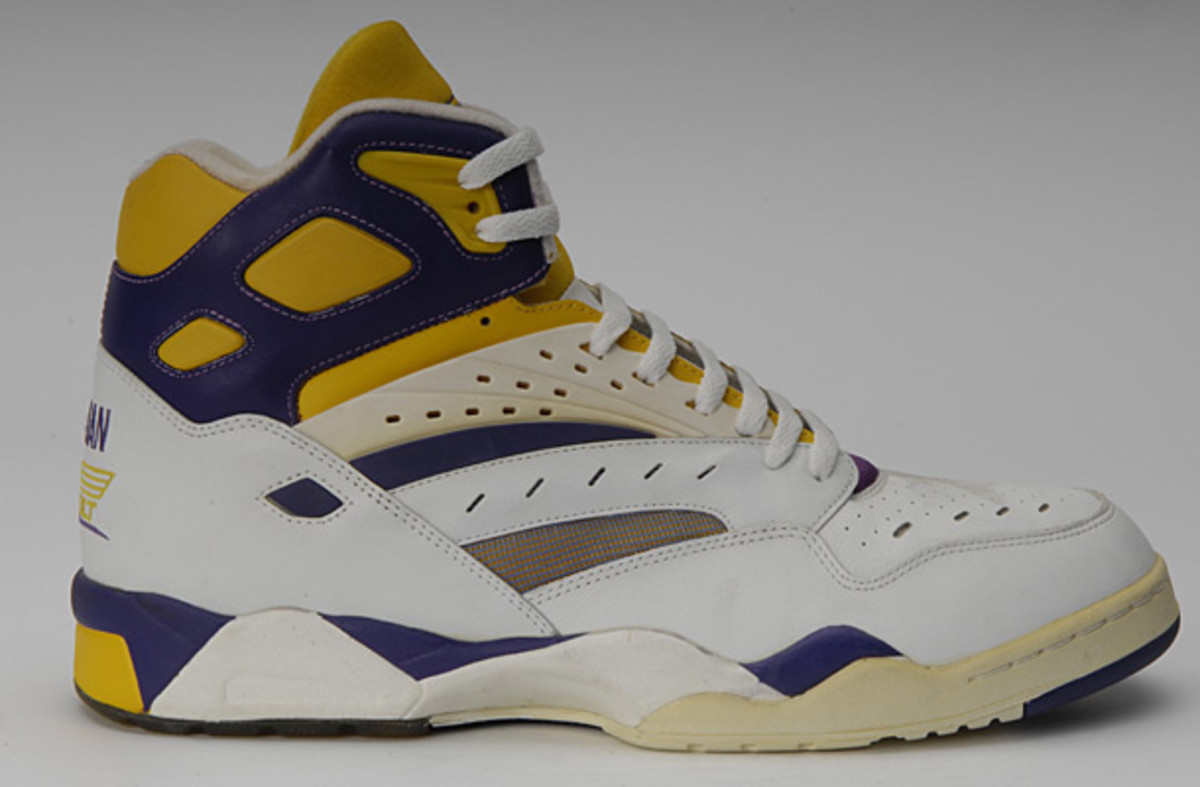 magic johnson shoes 1990