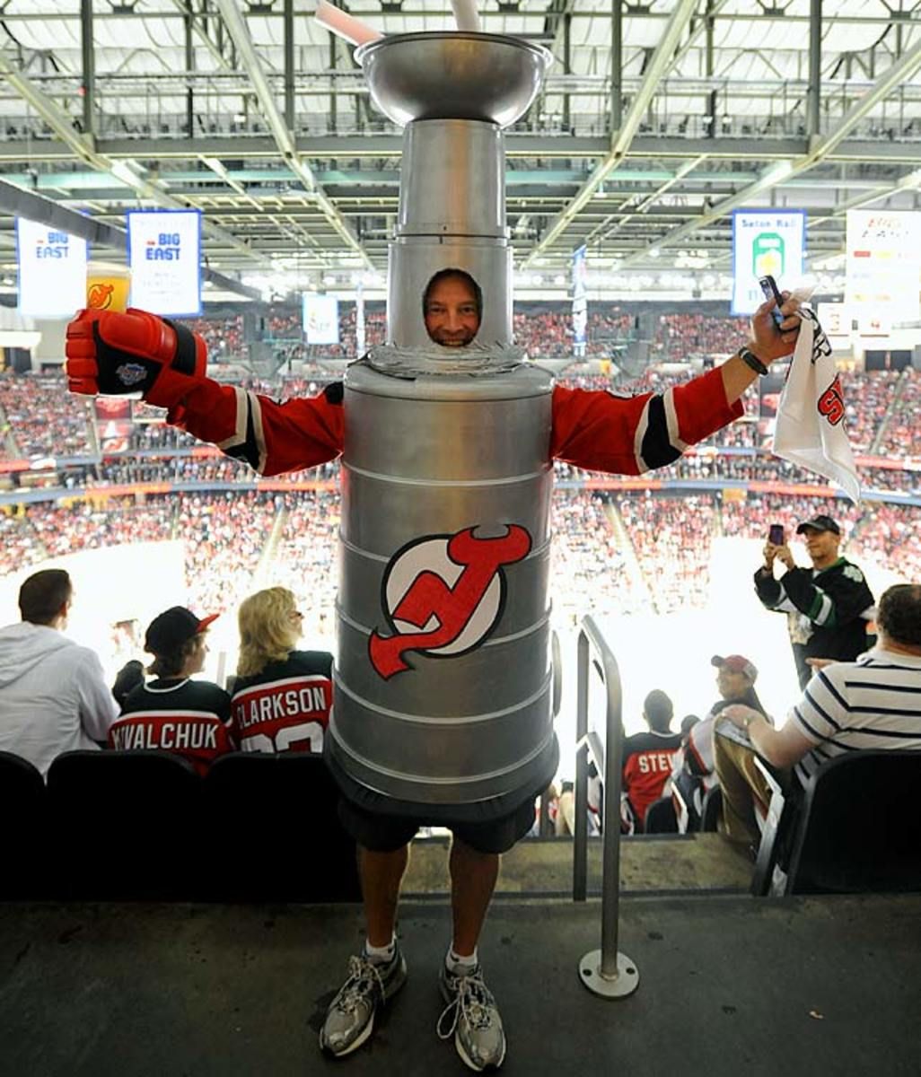 devils-fan-145623249.jpg
