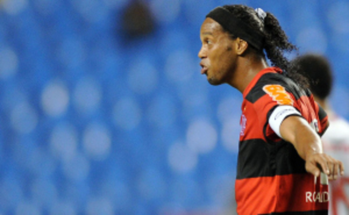 Flamengo's Ronaldinho Gaucho celebrates
