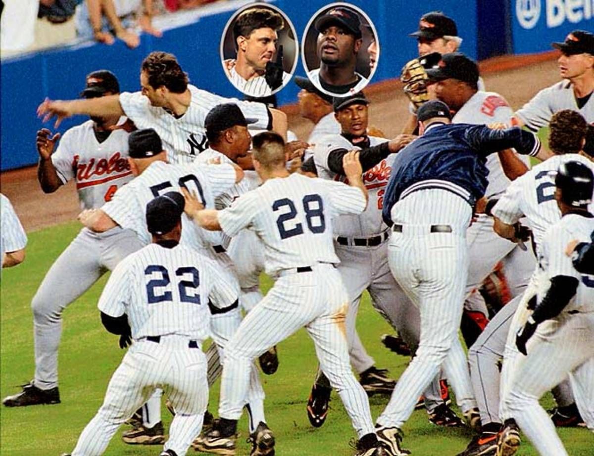Armando Benitez drills Tino Martinez