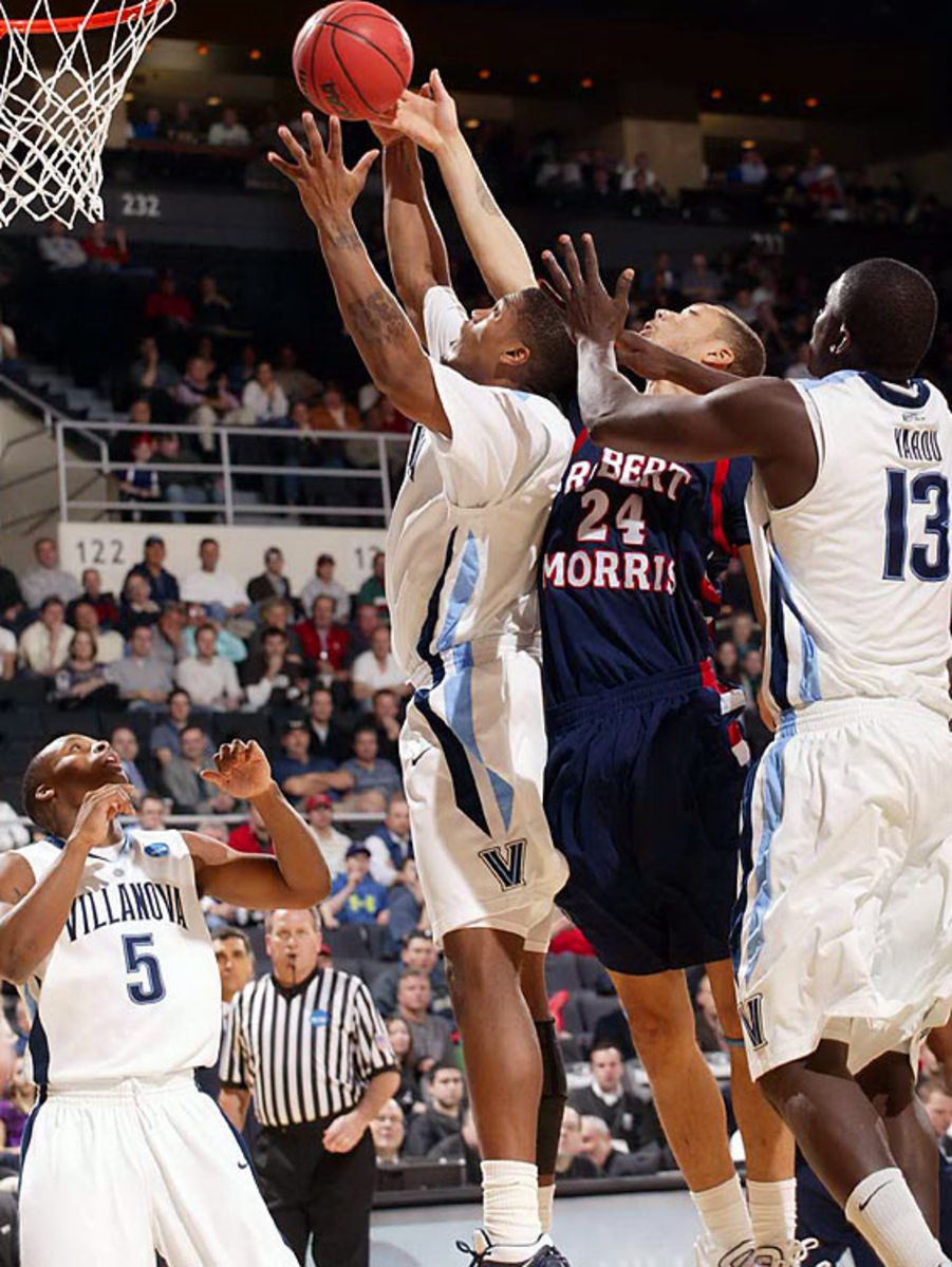 'Nova 73, Robert Morris 70 (OT)