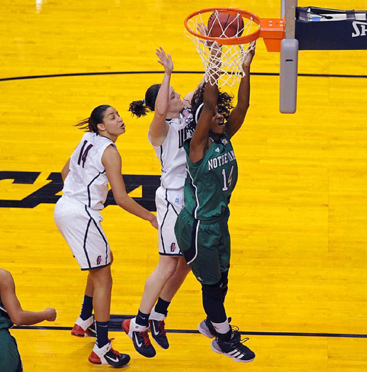 Notre Dame 72, Connecticut 63