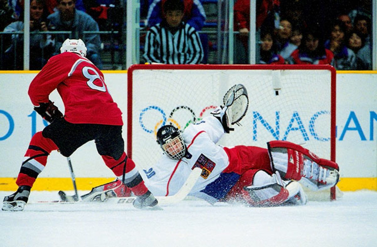 Dominik Hasek blanks Canada