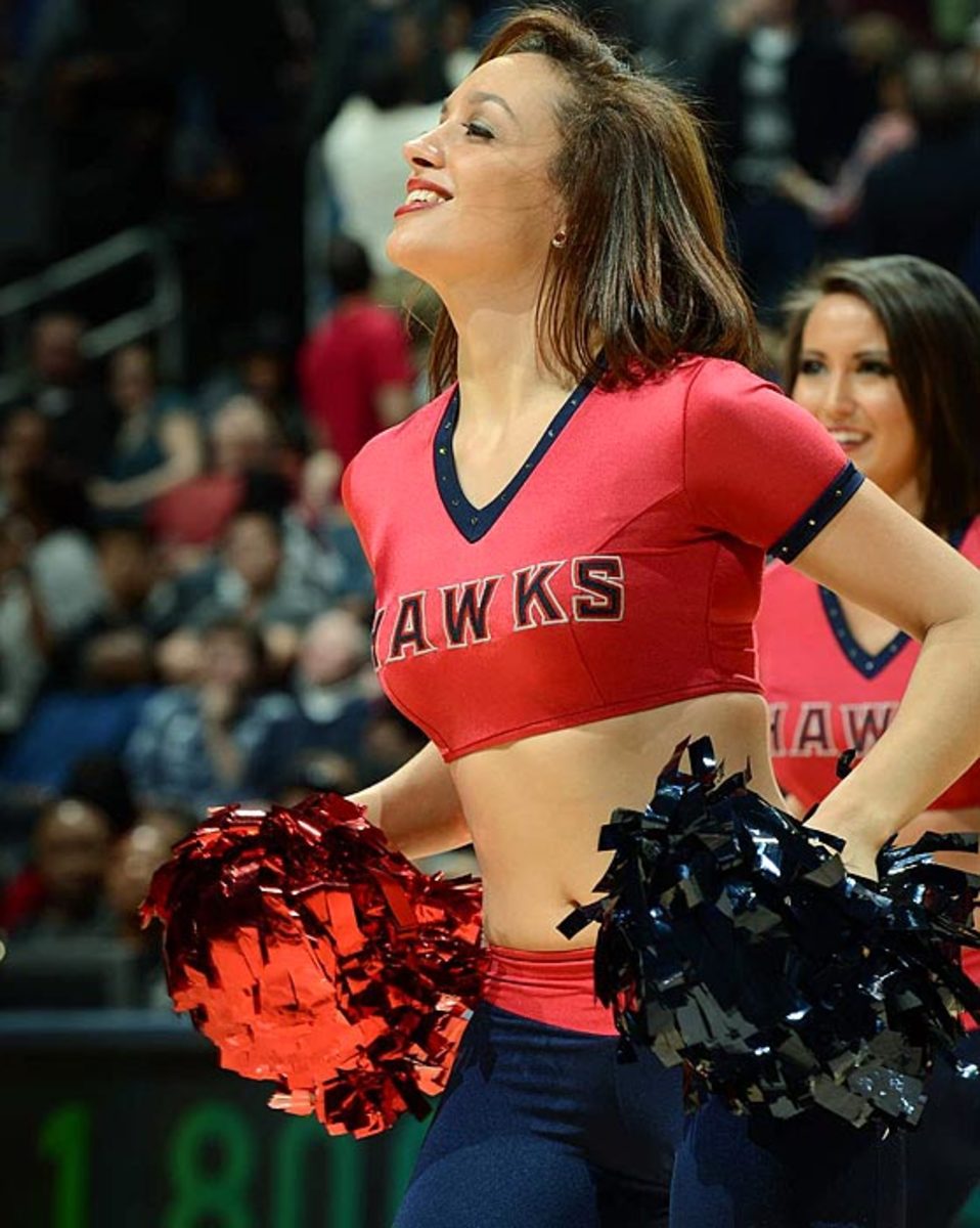 hawks-cheerleaders-opy5-61879.jpg