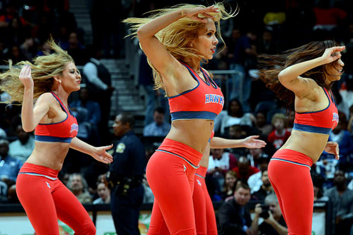 hawks-cheerleaders-opy5-61867.jpg