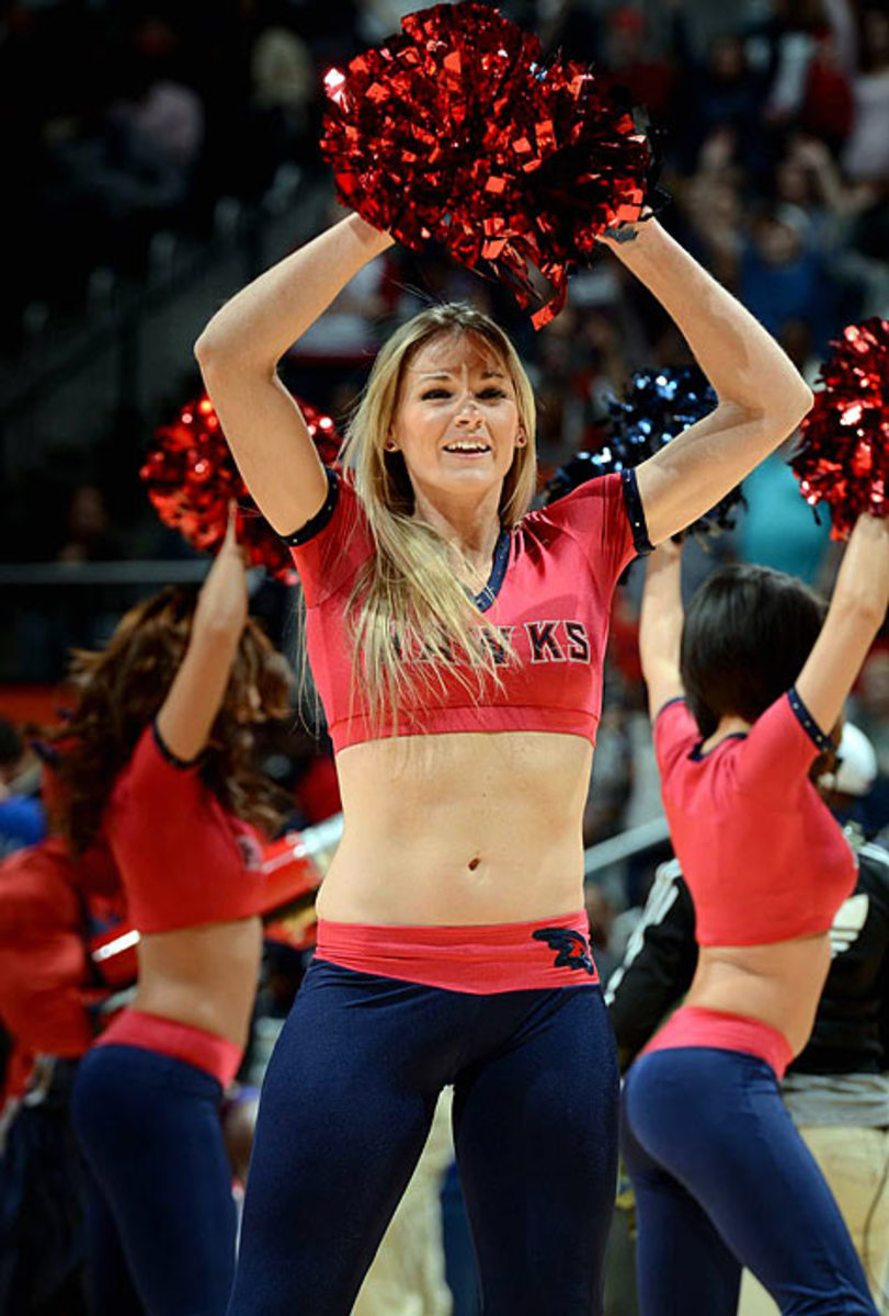 hawks-cheerleaders-opy5-61896.jpg