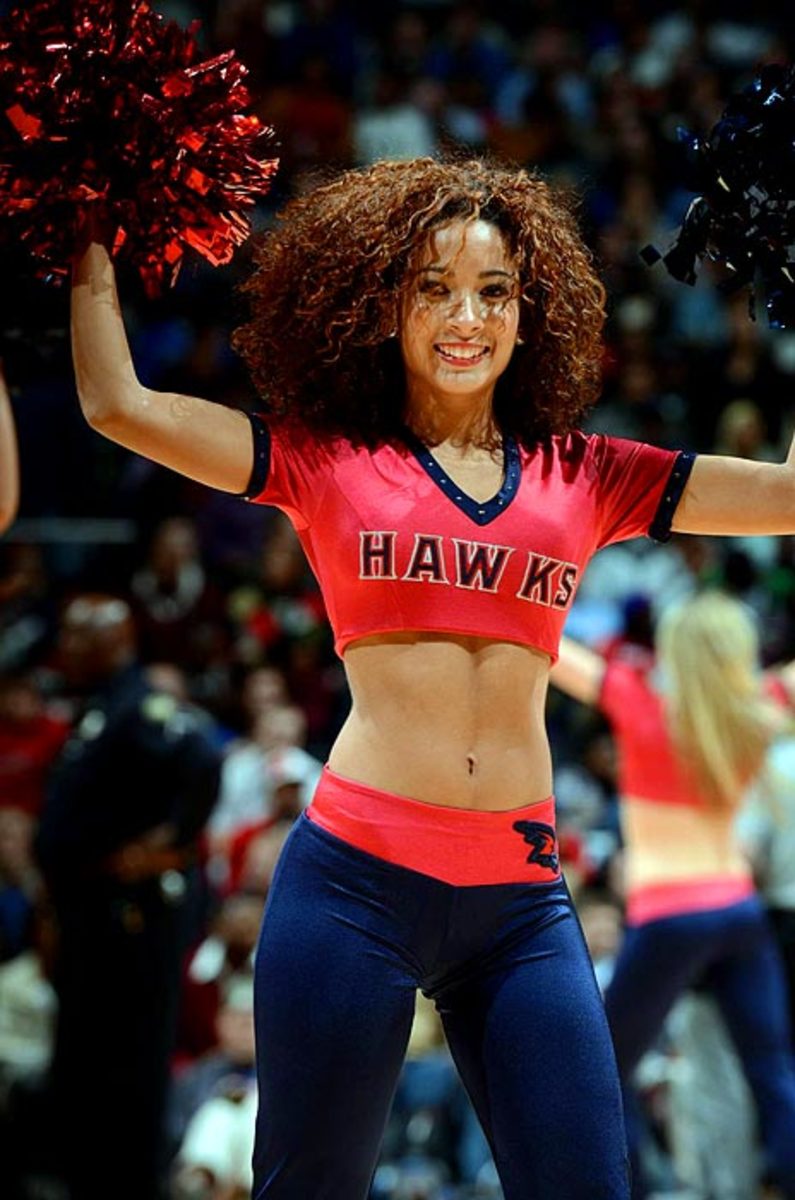 hawks-cheerleaders-opy5-61901.jpg