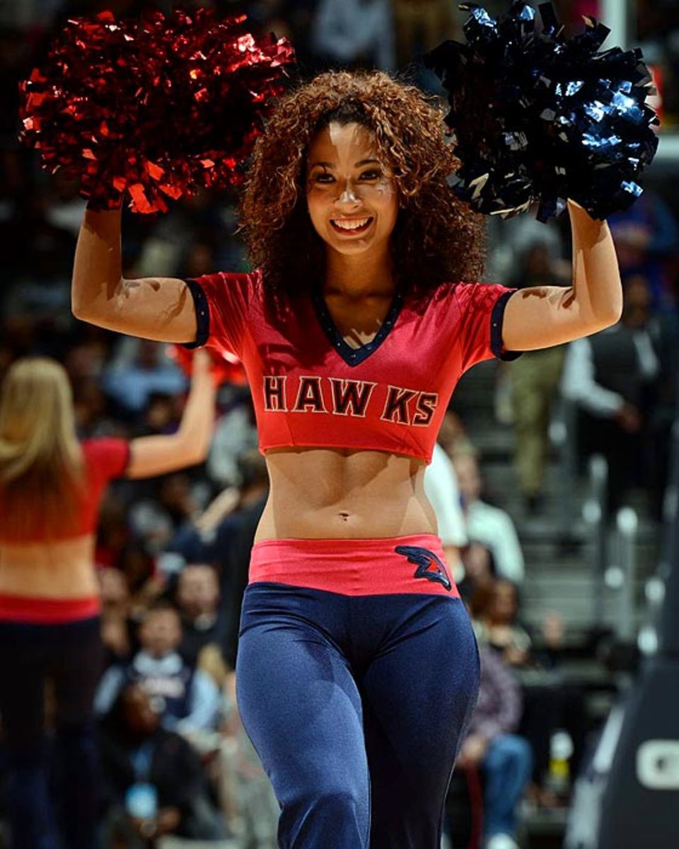 hawks-cheerleaders-opy5-61900.jpg