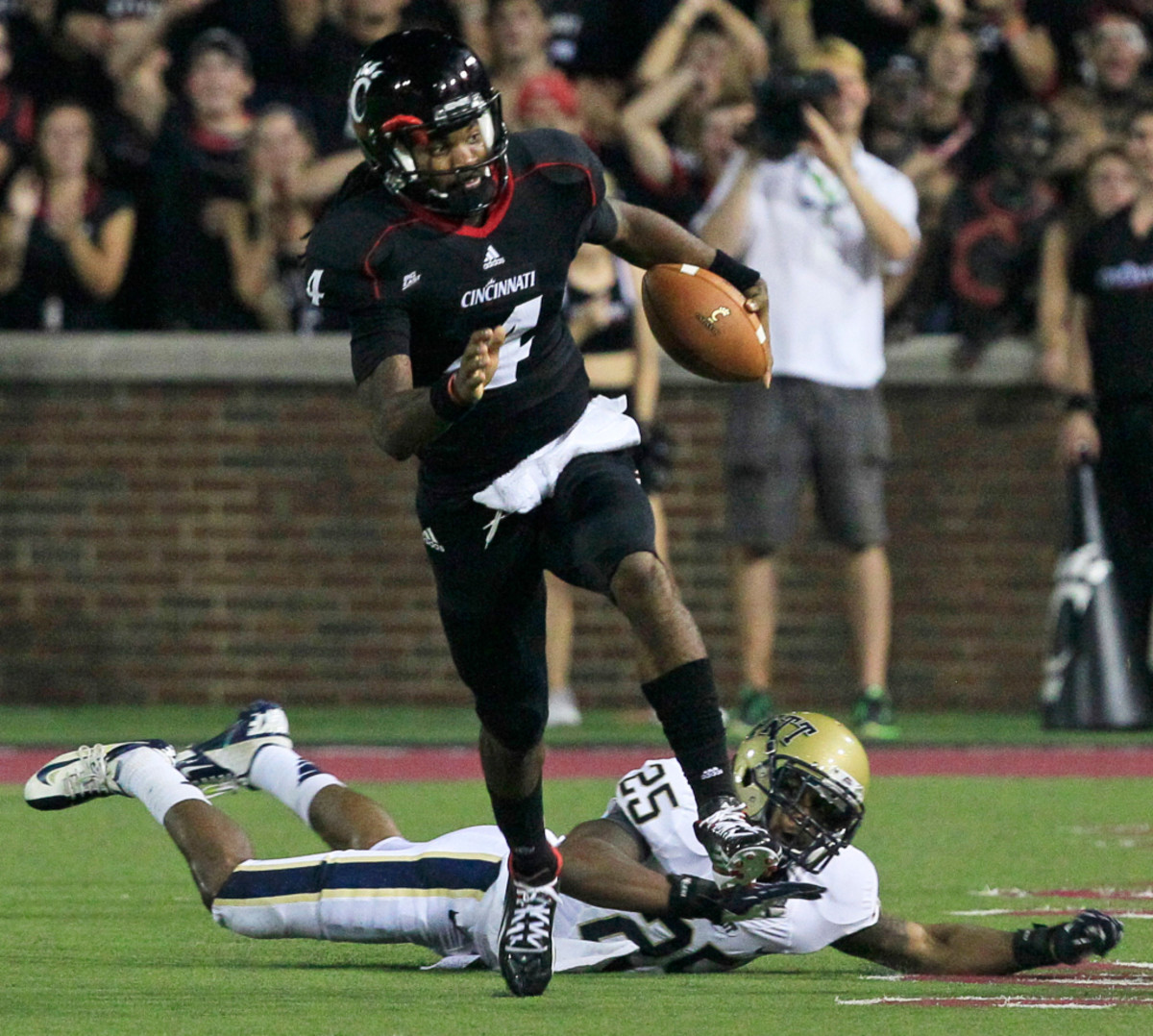 Munchie Legaux, Jason Hendricks