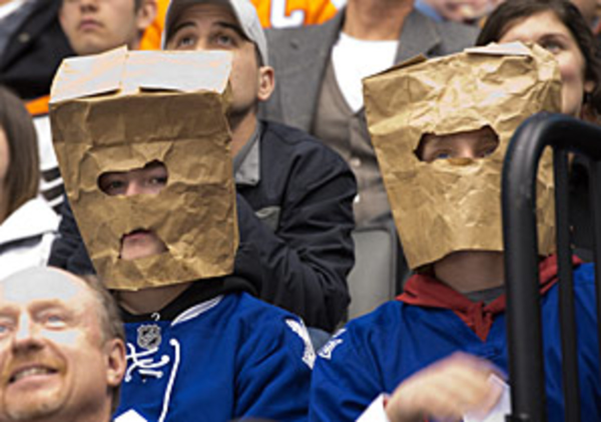 maple-leafs-fans.jpg