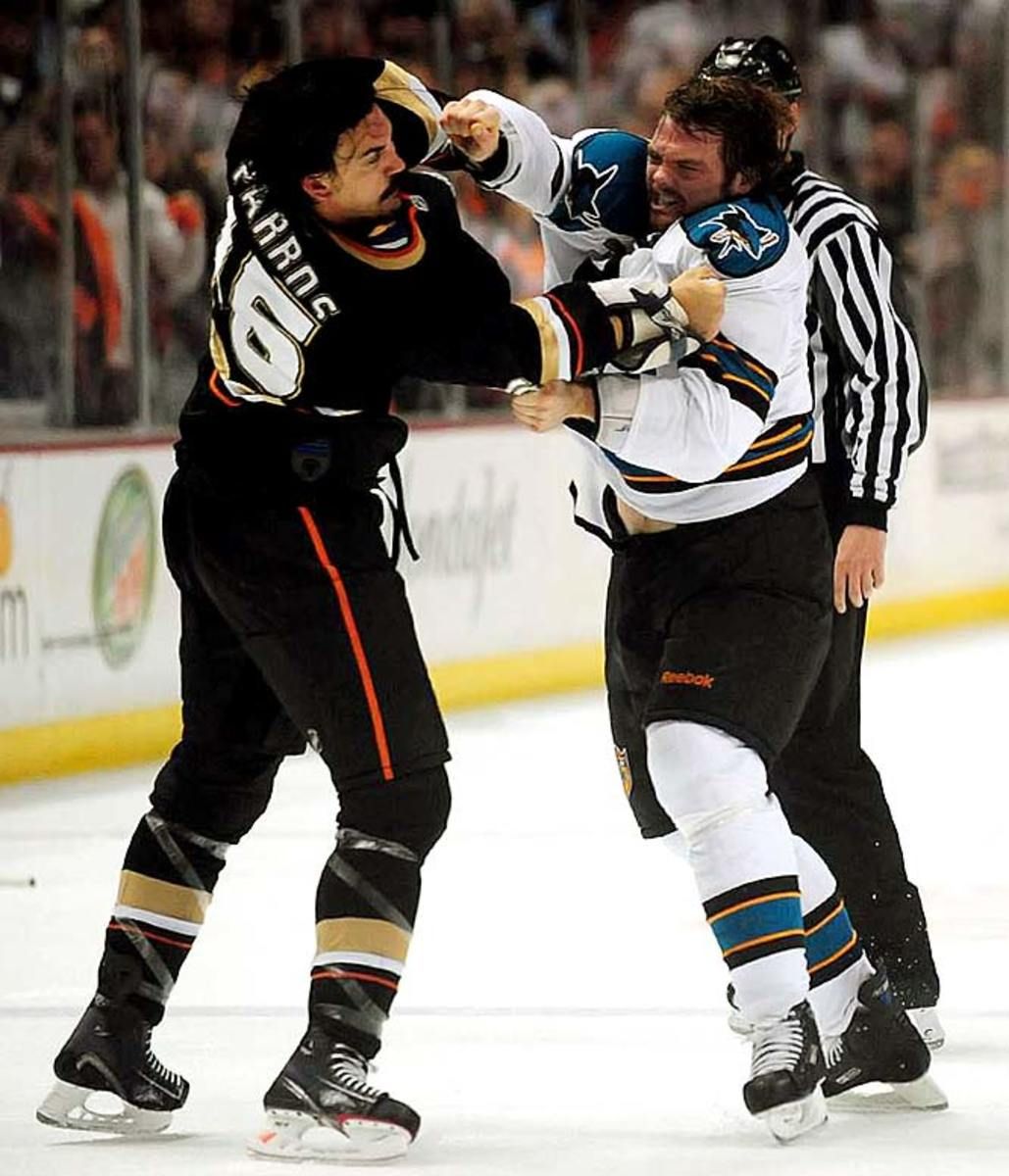 George Parros and Douglas Murray fight