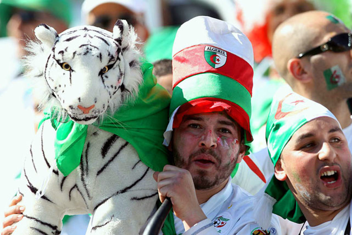 algeria-fans-opov-30633-mid.jpg