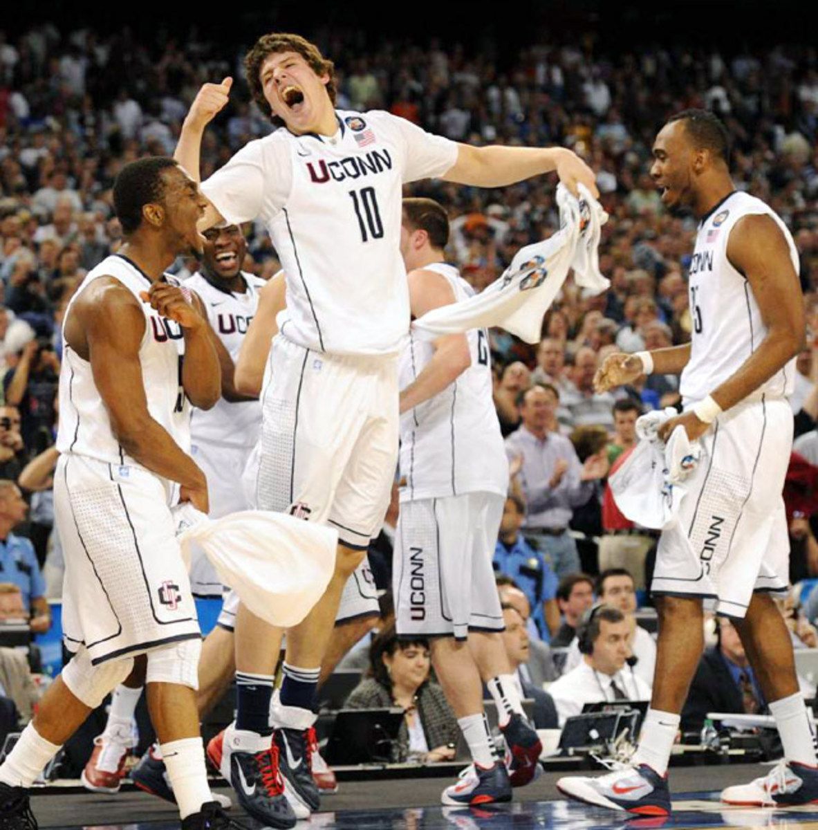 UConn 53, Butler 41