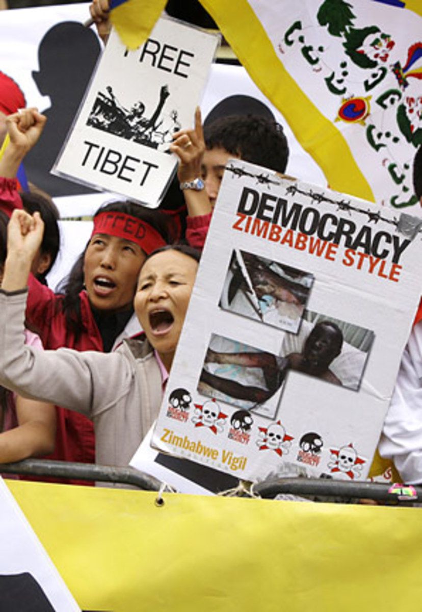 T1_0821_protest.jpg