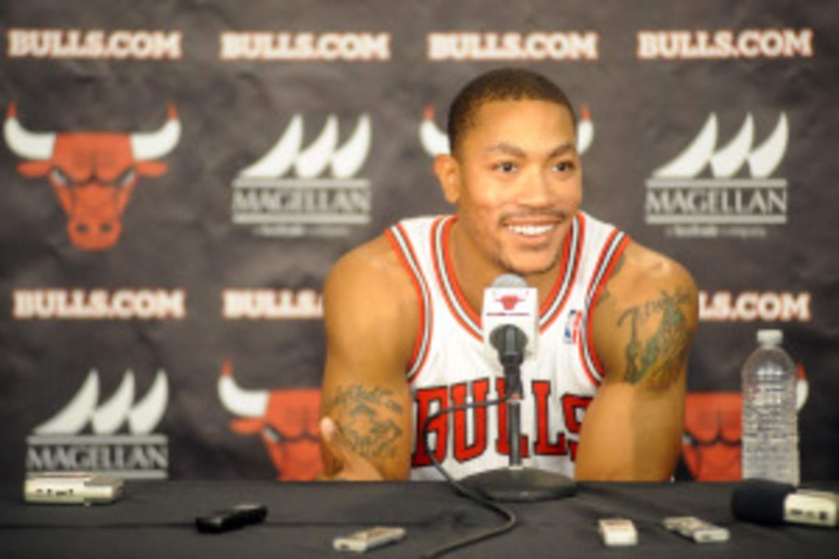 Derrick Rose could return to practice before the new year. (Randy Belice/Getty Images)