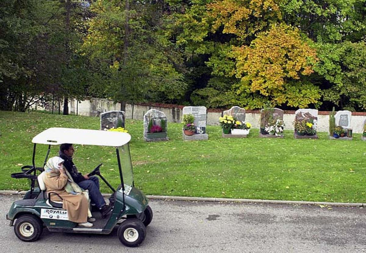 121220174016-0213-cemetary-golf-cart-single-image-cut.jpg