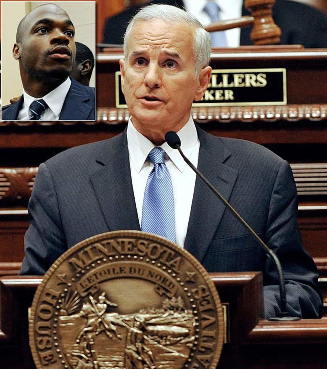 121220181114-0730-mark-dayton-adrian-peterson-single-image-cut.jpg