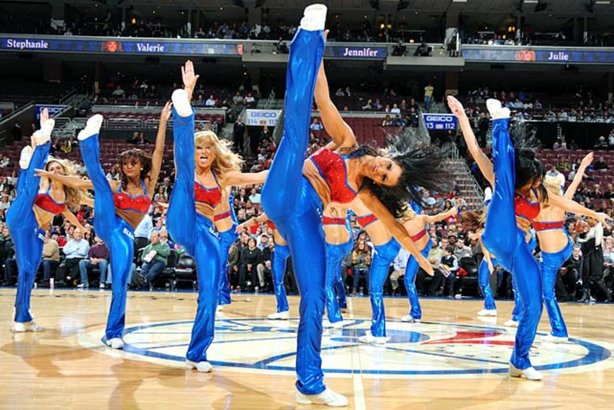 sixers-dancers-136641762_10.jpg