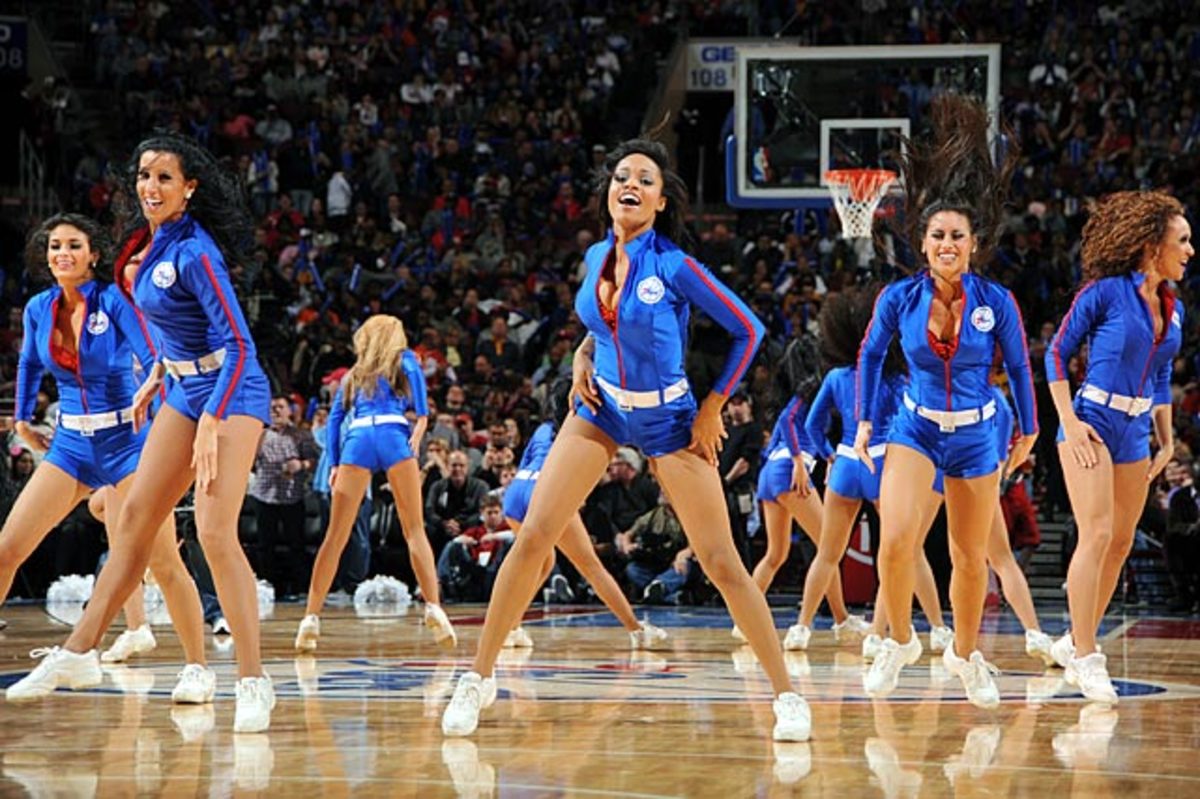 sixers-dancers-138155762_10.jpg