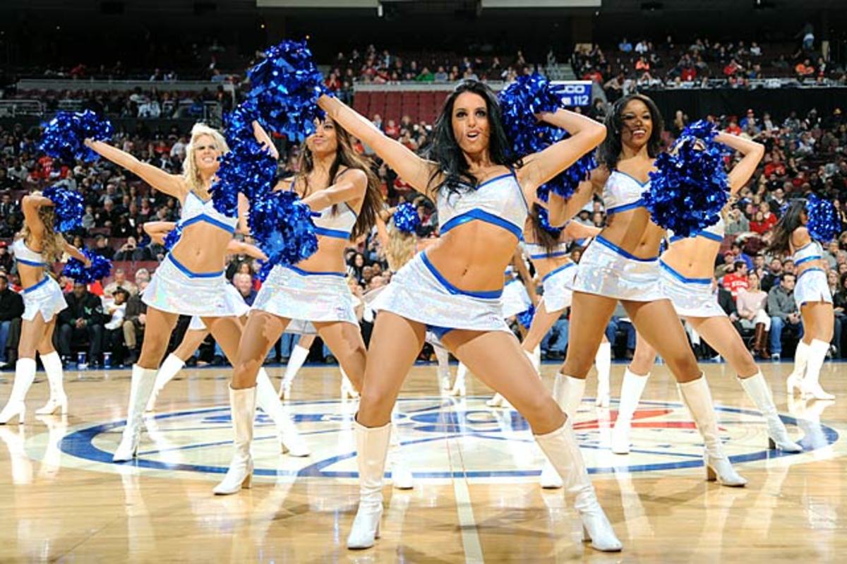 sixers-dancers-137440512_10.jpg