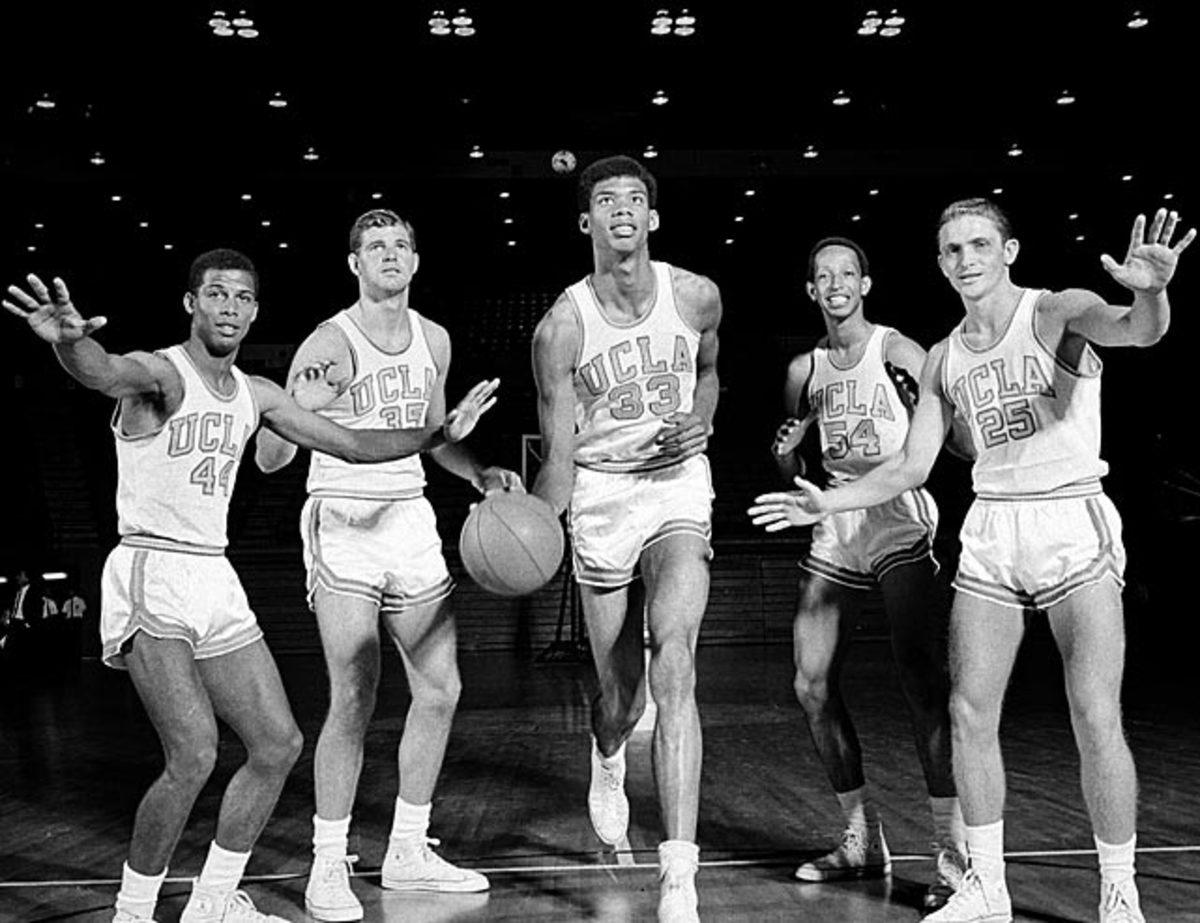 Vintage Dell Sports Magazine January 1968 UCLA Basketball Lew Alcindor  Kareem