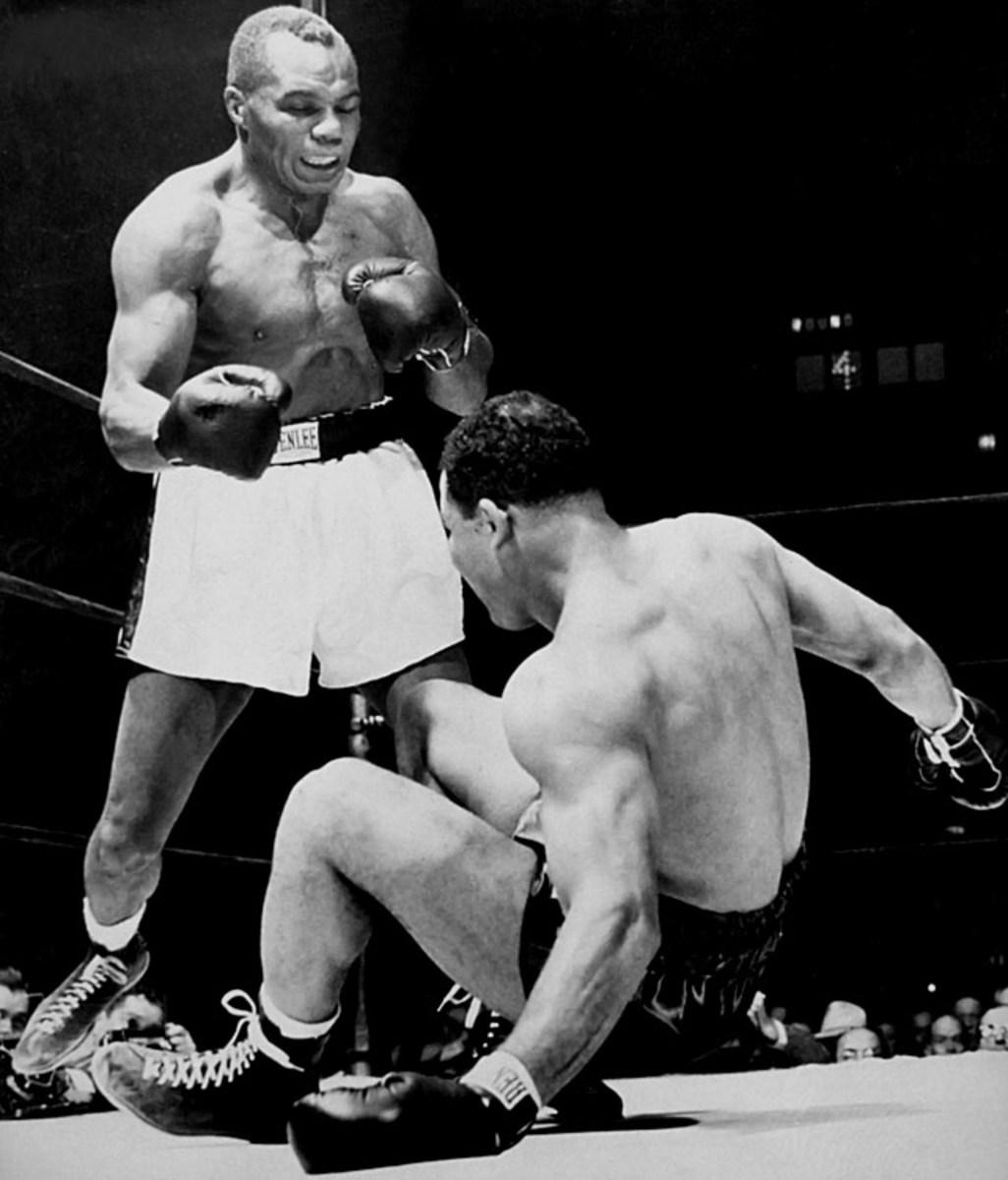 Joe Louis win over Jersey Joe Walcott by split decision