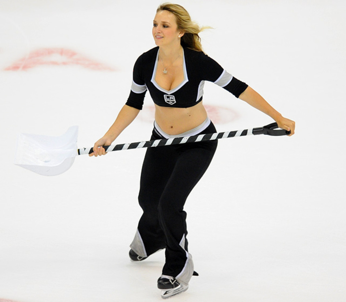 la-kings-ice-crew-girl-5507.jpg