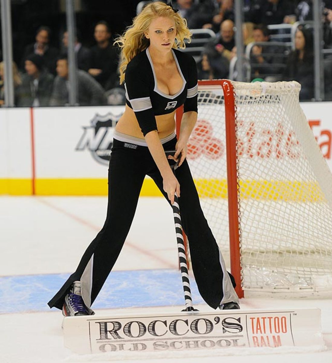 la-kings-ice-crew-girl-82_S.jpg